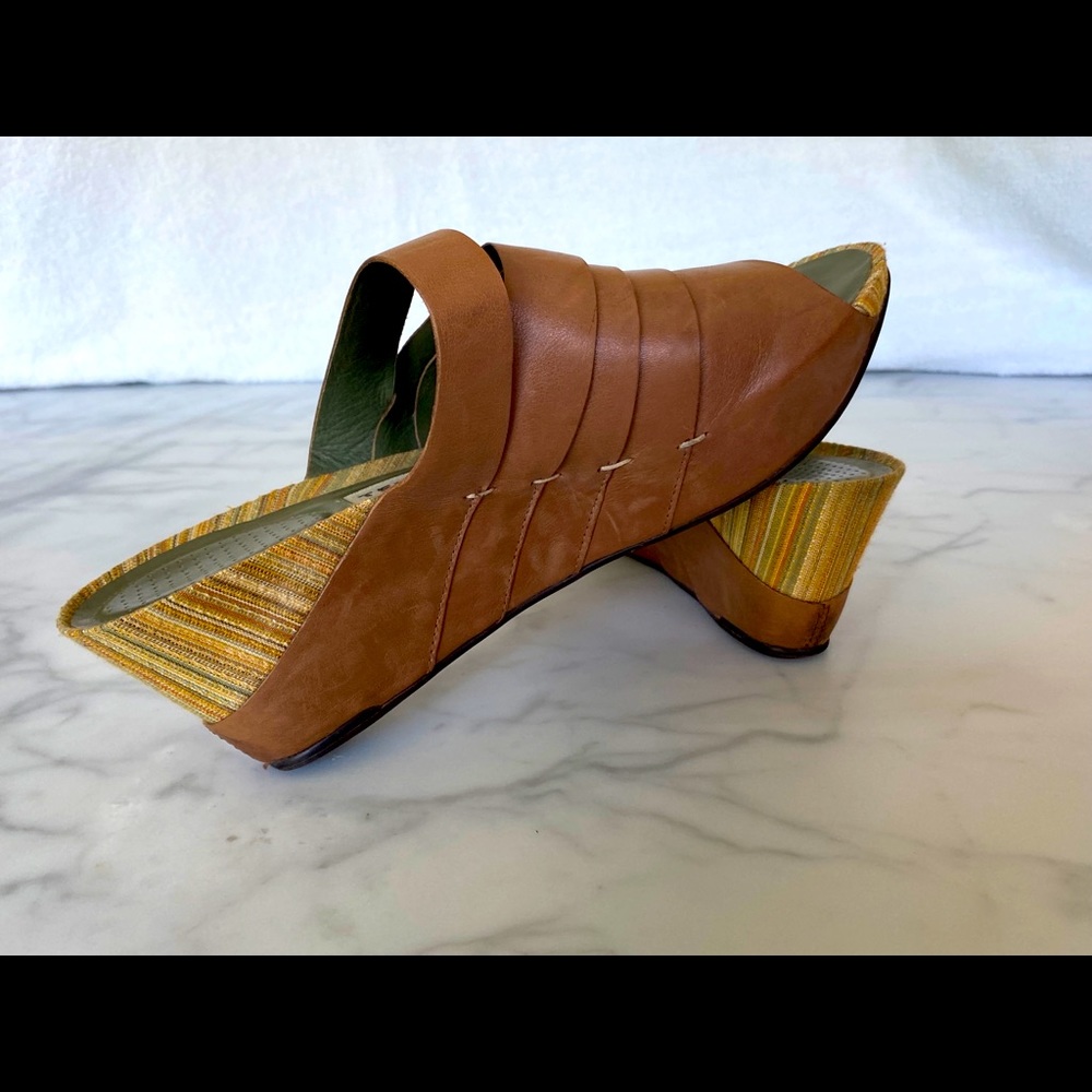TSUBO  leather wedge sandals